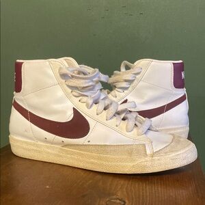 Nike High-Tops in Cream and Burgundy Men’s size 8 Blazer Mid 77